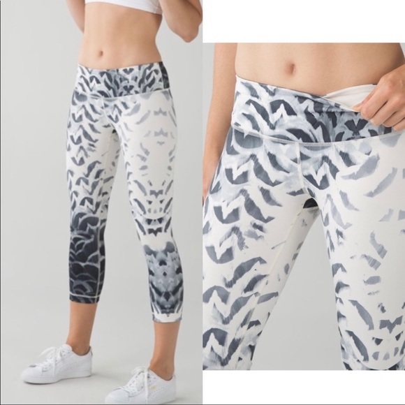 Lululemon 6 Wunder Under Crop Pants Amalia Feathers White, Grey, Black Funky - Picture 2 of 15